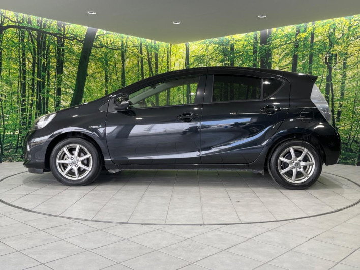 2012 Toyota Aqua DAA-NHP10 (UW-6a34b3953829f)[12]