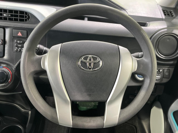 2012 Toyota Aqua DAA-NHP10 (UW-6a34b3953829f)[23]