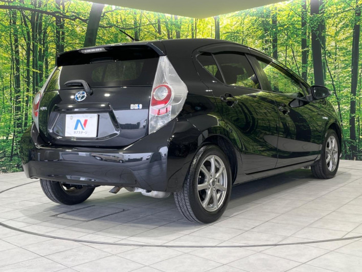 2012 Toyota Aqua DAA-NHP10 (UW-6a34b3953829f)[25]