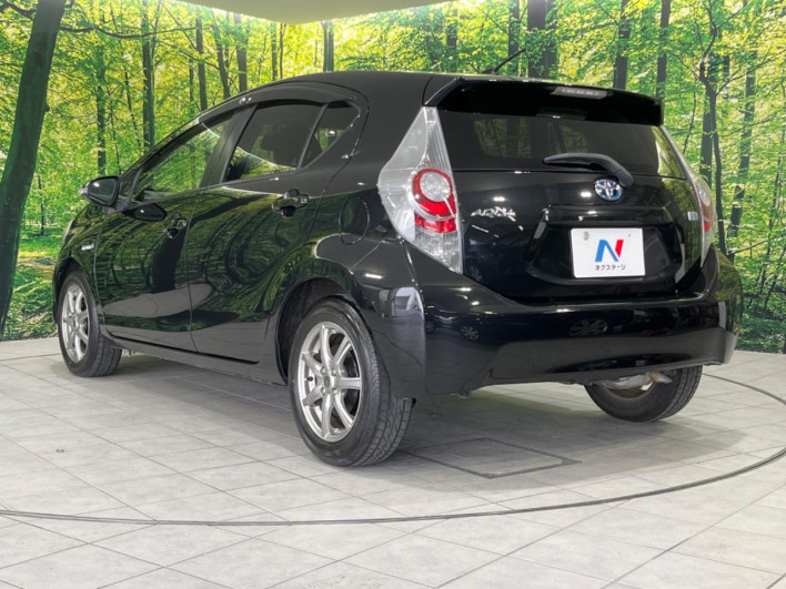 2012 Toyota Aqua DAA-NHP10 (UW-6a34b3953829f)[13]