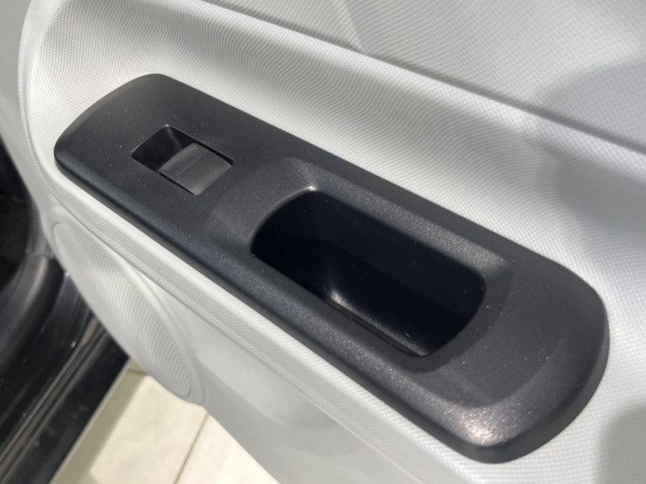 2012 Toyota Aqua DAA-NHP10 (UW-6a34b3953829f)[19]