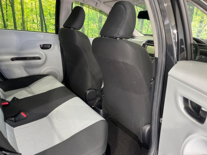 2012 Toyota Aqua DAA-NHP10 (UW-6a34b3953829f)[7]