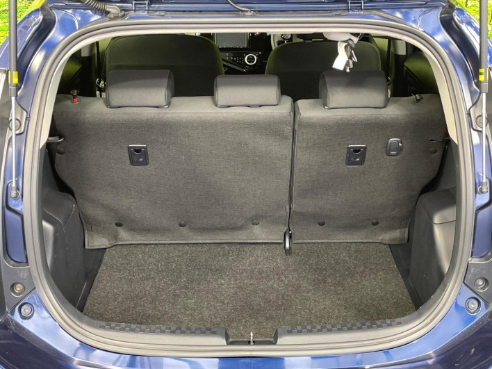 2019 Toyota Aqua DAA-NHP10 (UW-6a34b39b3a48a)[21]