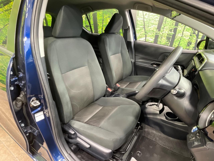 2019 Toyota Aqua DAA-NHP10 (UW-6a34b39b3a48a)[10]