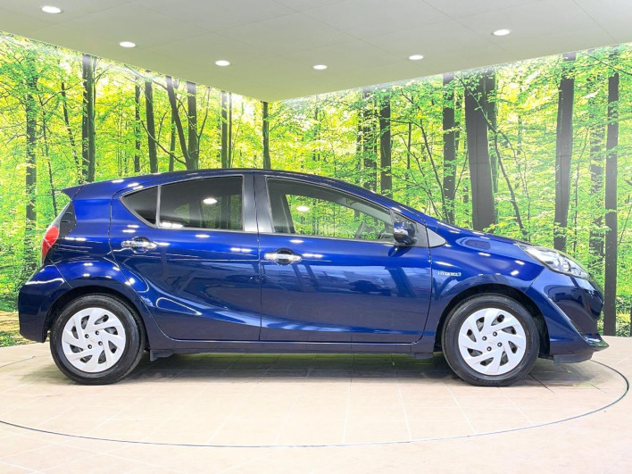 2019 Toyota Aqua DAA-NHP10 (UW-6a34b39b3a48a)[14]