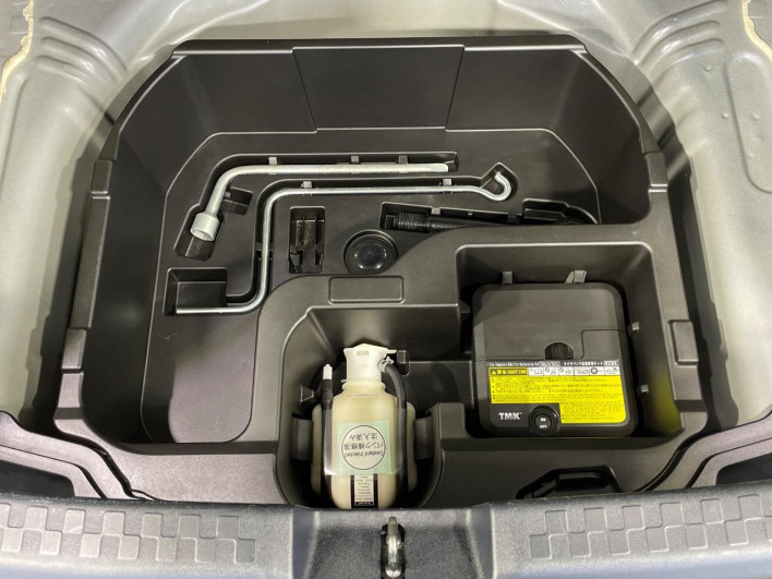 2019 Toyota Aqua DAA-NHP10 (UW-6a34b39b3a48a)[24]