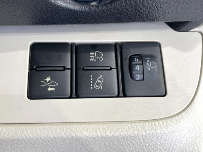 2015 Toyota Sienta DBA-NSP170G (UW-6a34b39f94e86)[27]