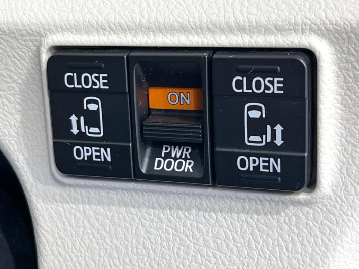 2015 Toyota Sienta DBA-NSP170G (UW-6a34b39f94e86)[28]