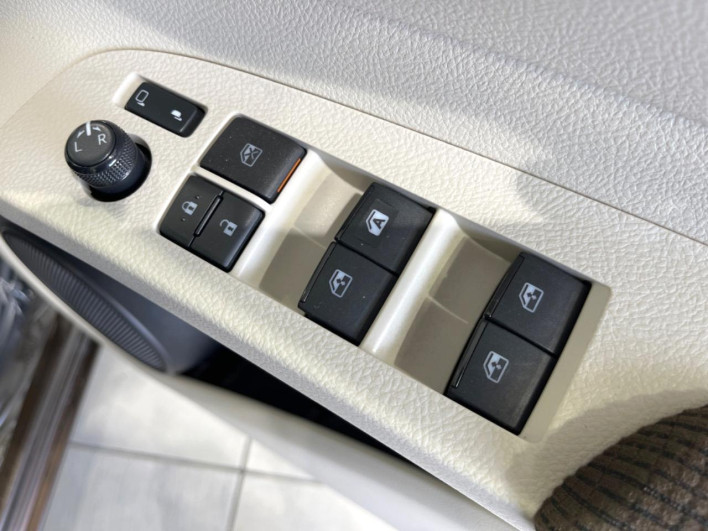 2015 Toyota Sienta DBA-NSP170G (UW-6a34b39f94e86)[24]