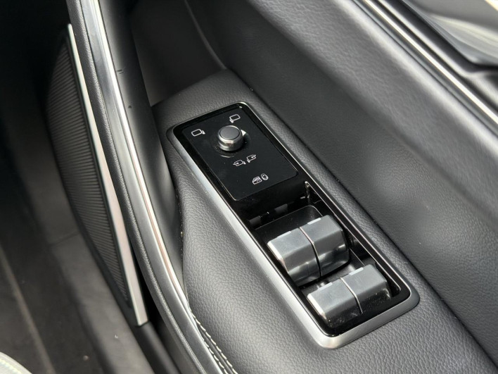 2022 Jaguar F Pace 3BA-DC2XC (UW-6a34b3c1ba5bd)[4]