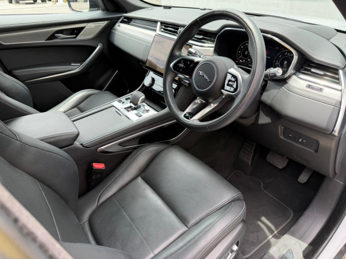 2022 Jaguar F Pace 3BA-DC2XC (UW-6a34b3c1ba5bd)[14]