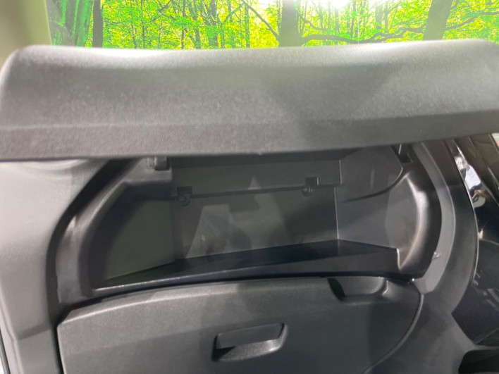 2019 Nissan Note DAA-SNE12 (UW-6a34b3cc282fc)[27]