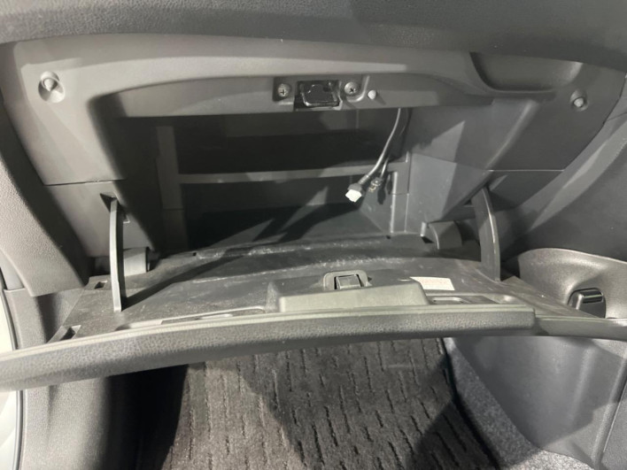 2019 Nissan Note DAA-SNE12 (UW-6a34b3cc282fc)[28]