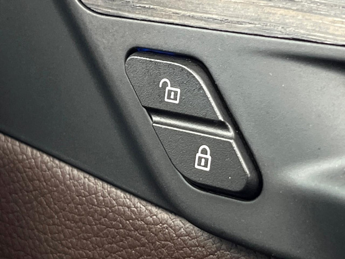 2021 BMW X1 3DA-AD20 (UW-6a34b3eabfd3a)[5]