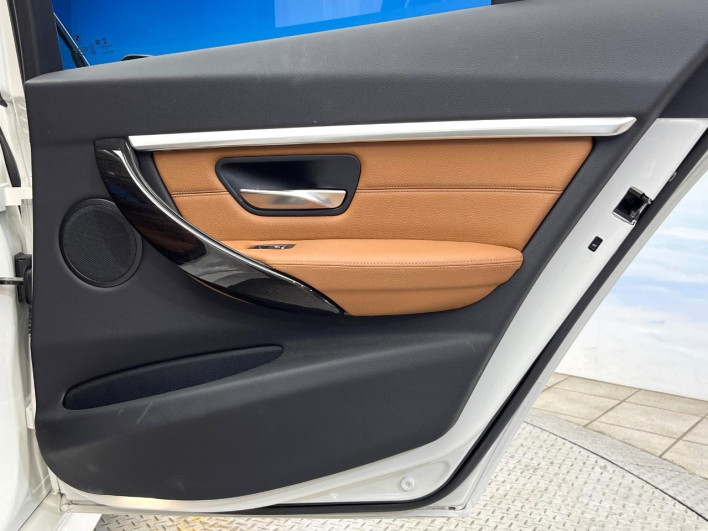2017 BMW 3 Series LDA-8C20 (UW-6a34b3ec87e63)[23]