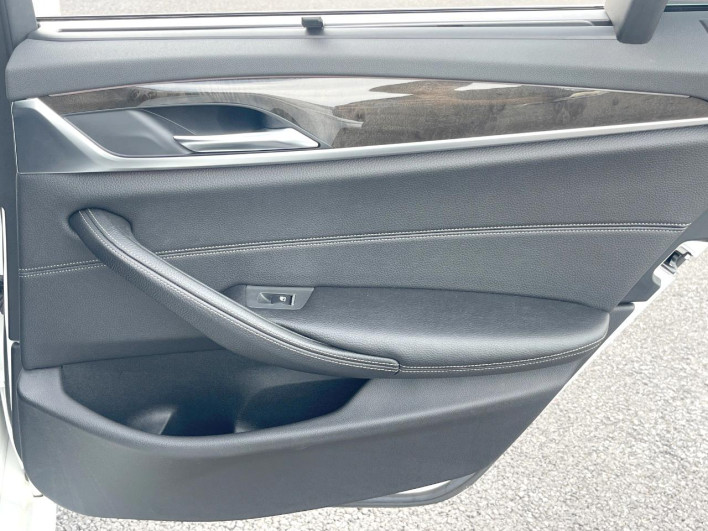 2017 BMW 5 Series DBA-JL20 (UW-6a34b3ed21ee4)[19]