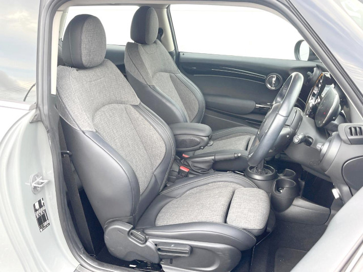 2022 Rover Mini 3BA-XR15MW (UW-6a34b3f2664c0)[13]