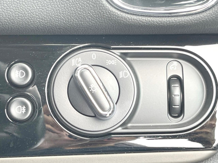 2017 Rover Mini LDA-YT20 (UW-6a34b3f7af0aa)[29]
