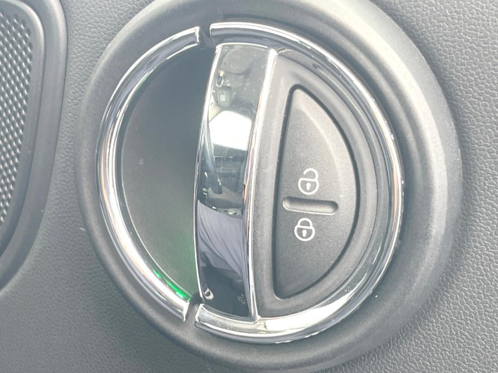 2017 Rover Mini LDA-YT20 (UW-6a34b3f7af0aa)[28]