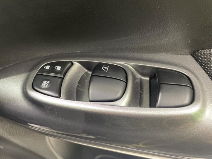 2017 Nissan JUKE DBA-YF15 (UW-6a34b3fbcc9fd)[12]