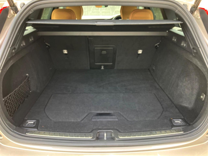 2021 Volvo V60 5AA-ZB420TM (UW-6a34b4011eacc)[22]