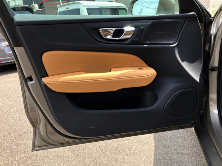 2021 Volvo V60 5AA-ZB420TM (UW-6a34b4011eacc)[18]