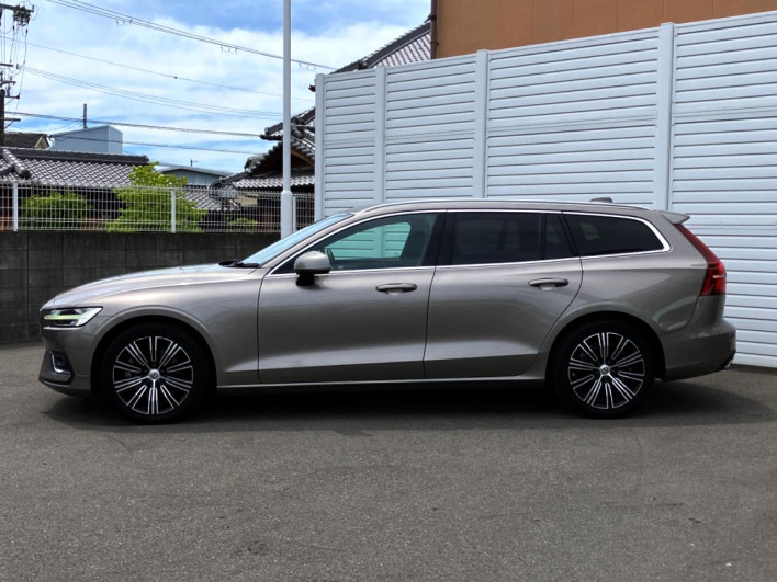 2021 Volvo V60 5AA-ZB420TM (UW-6a34b4011eacc)[4]