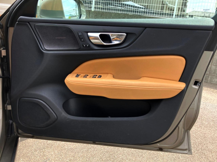 2021 Volvo V60 5AA-ZB420TM (UW-6a34b4011eacc)[15]