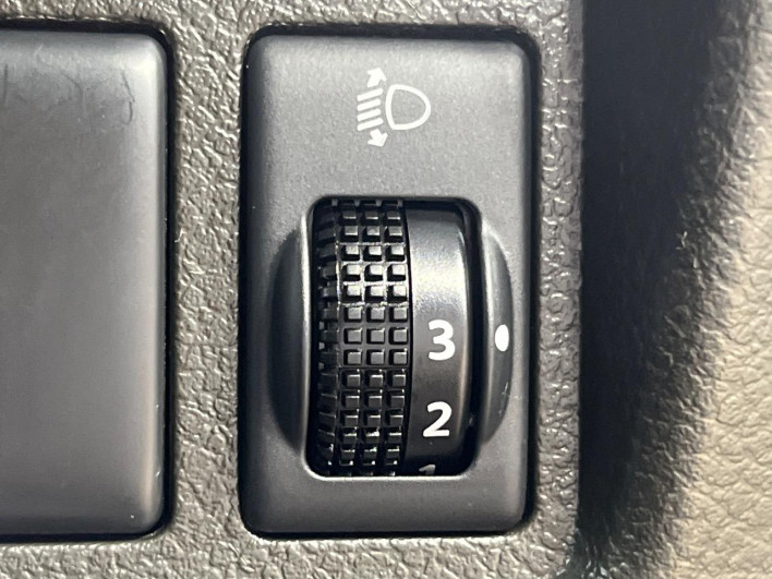 2015 Nissan Cube DBA-Z12 (UW-6a34b401c5075)[28]
