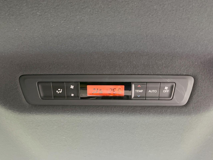 2017 Toyota Noah DBA-ZRR80W (UW-6a34b40d8c1a7)[15]