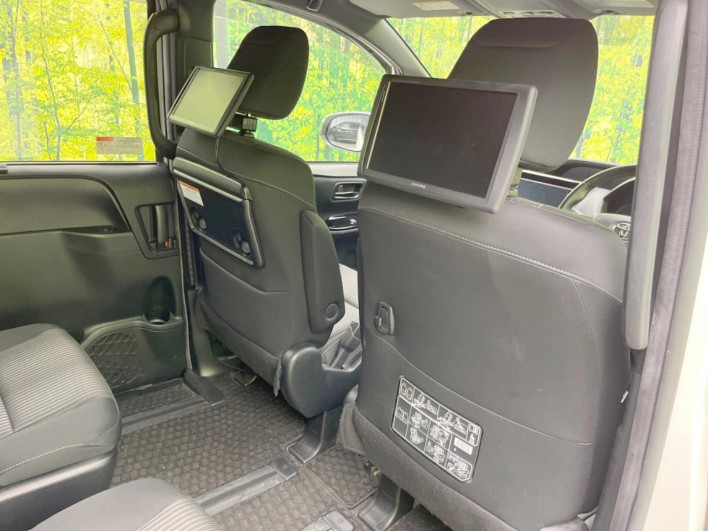 2017 Toyota Noah DBA-ZRR80W (UW-6a34b40d8c1a7)[10]