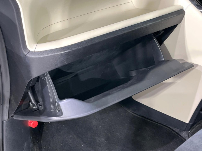2018 Toyota Noah DBA-ZRR80W (UW-6a34b40f9c76e)[26]