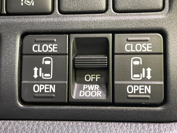 2020 Toyota Noah DBA-ZRR80W (UW-6a34b412a80b0)[8]