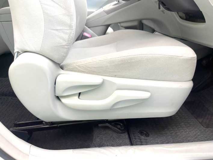 2013 Toyota Prius DAA-ZVW30 (UW-6a34b41ed2fe9)[16]