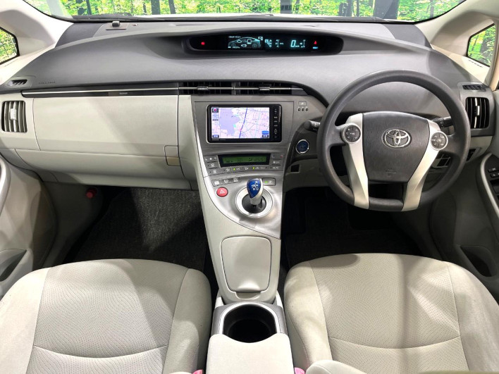 2013 Toyota Prius DAA-ZVW30 (UW-6a34b420445ee)[26]