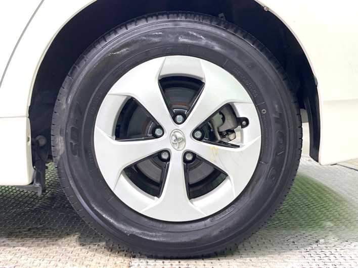 2013 Toyota Prius DAA-ZVW30 (UW-6a34b420445ee)[9]