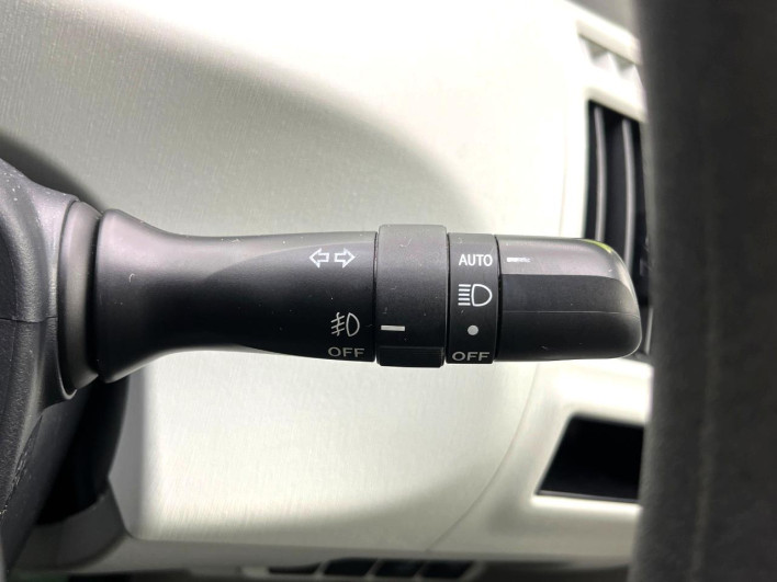 2012 Toyota Prius α DAA-ZVW41W (UW-6a34b422034cb)[15]