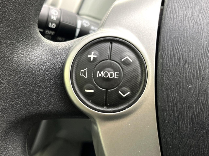 2012 Toyota Prius α DAA-ZVW41W (UW-6a34b422034cb)[14]