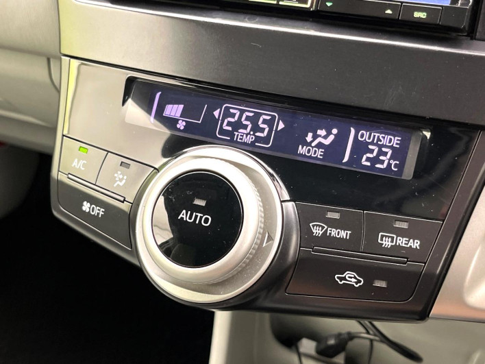 2012 Toyota Prius α DAA-ZVW41W (UW-6a34b422034cb)[20]