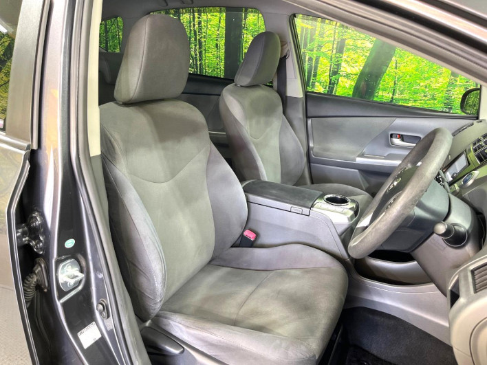 2014 Toyota Prius α DAA-ZVW41W (UW-6a34b4229e0eb)[22]