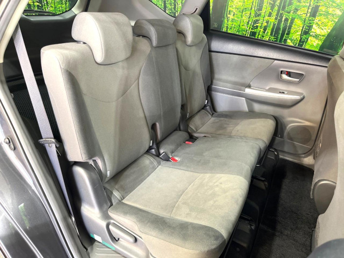 2014 Toyota Prius α DAA-ZVW41W (UW-6a34b4229e0eb)[23]