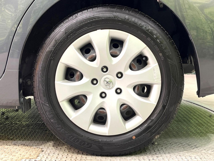 2014 Toyota Prius α DAA-ZVW41W (UW-6a34b4229e0eb)[19]