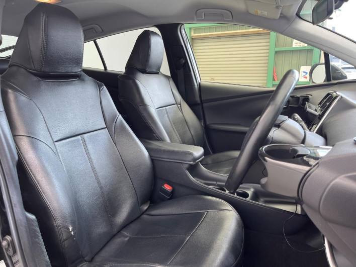2016 Toyota Prius DAA-ZVW50 (UW-6a34b424cc2d9)[4]