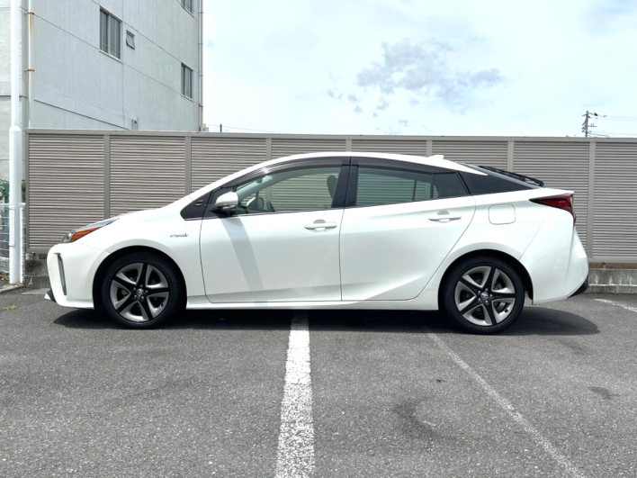 2020 Toyota Prius DAA-ZVW51 (UW-6a34b42727f8d)[19]