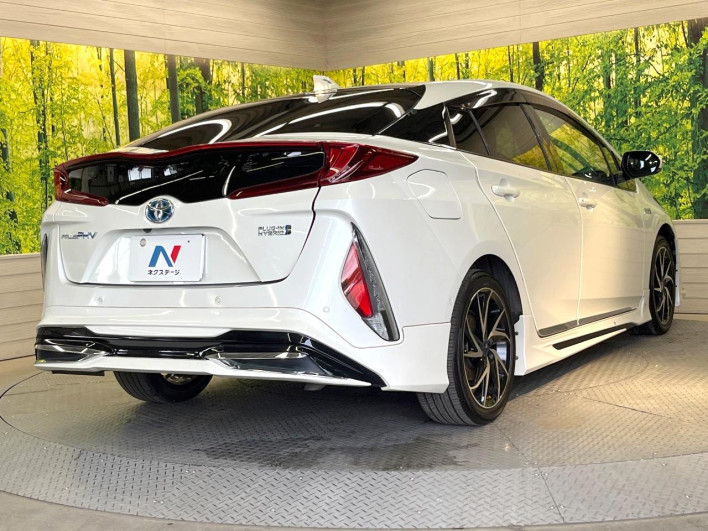 2017 Toyota Prius PHV DLA-ZVW52 (UW-6a34b42ac021e)[12]