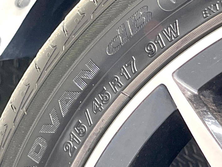 2017 Toyota Prius PHV DLA-ZVW52 (UW-6a34b42ac021e)[24]