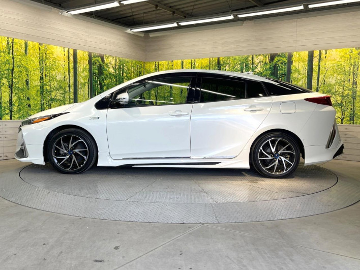 2017 Toyota Prius PHV DLA-ZVW52 (UW-6a34b42ac021e)[15]