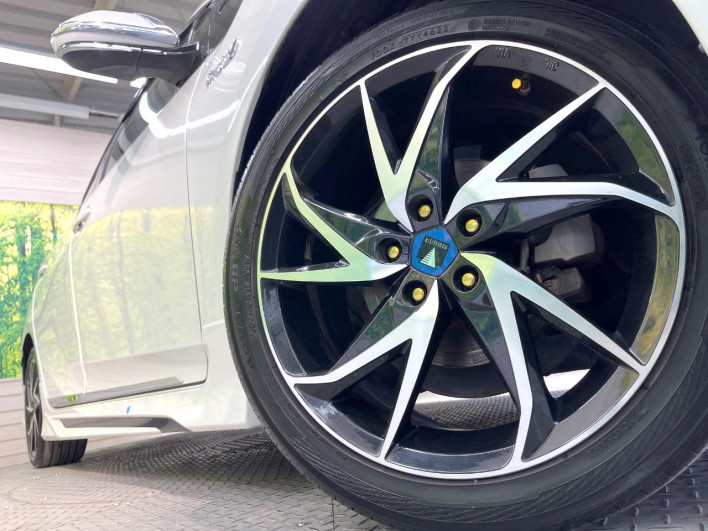 2017 Toyota Prius PHV DLA-ZVW52 (UW-6a34b42ac021e)[20]