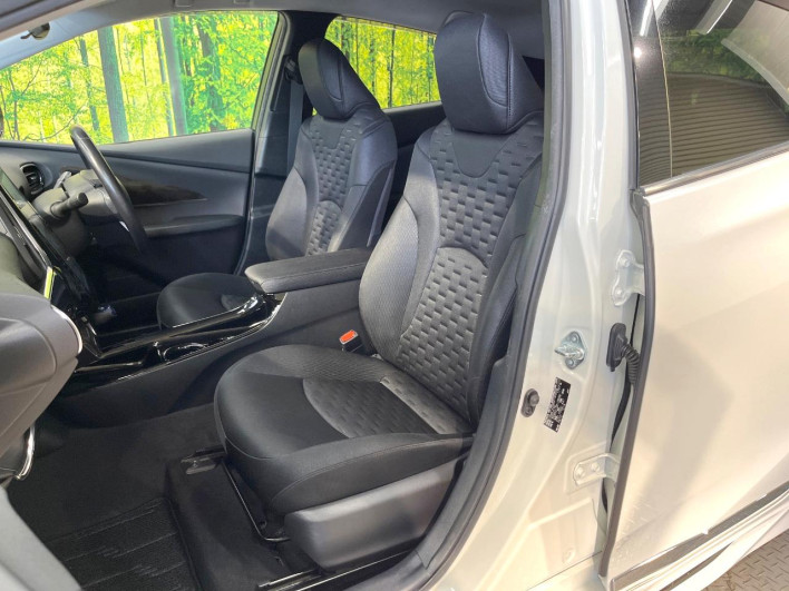 2017 Toyota Prius PHV DLA-ZVW52 (UW-6a34b42ac021e)[25]