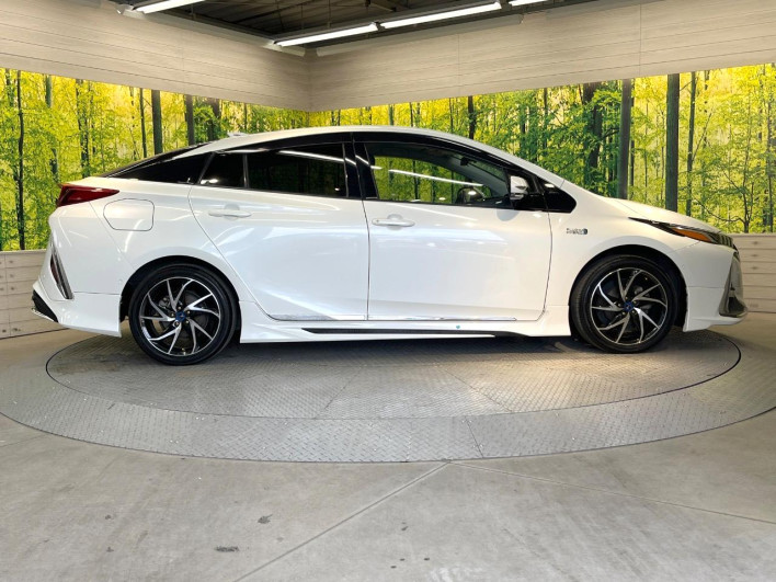 2017 Toyota Prius PHV DLA-ZVW52 (UW-6a34b42ac021e)[11]